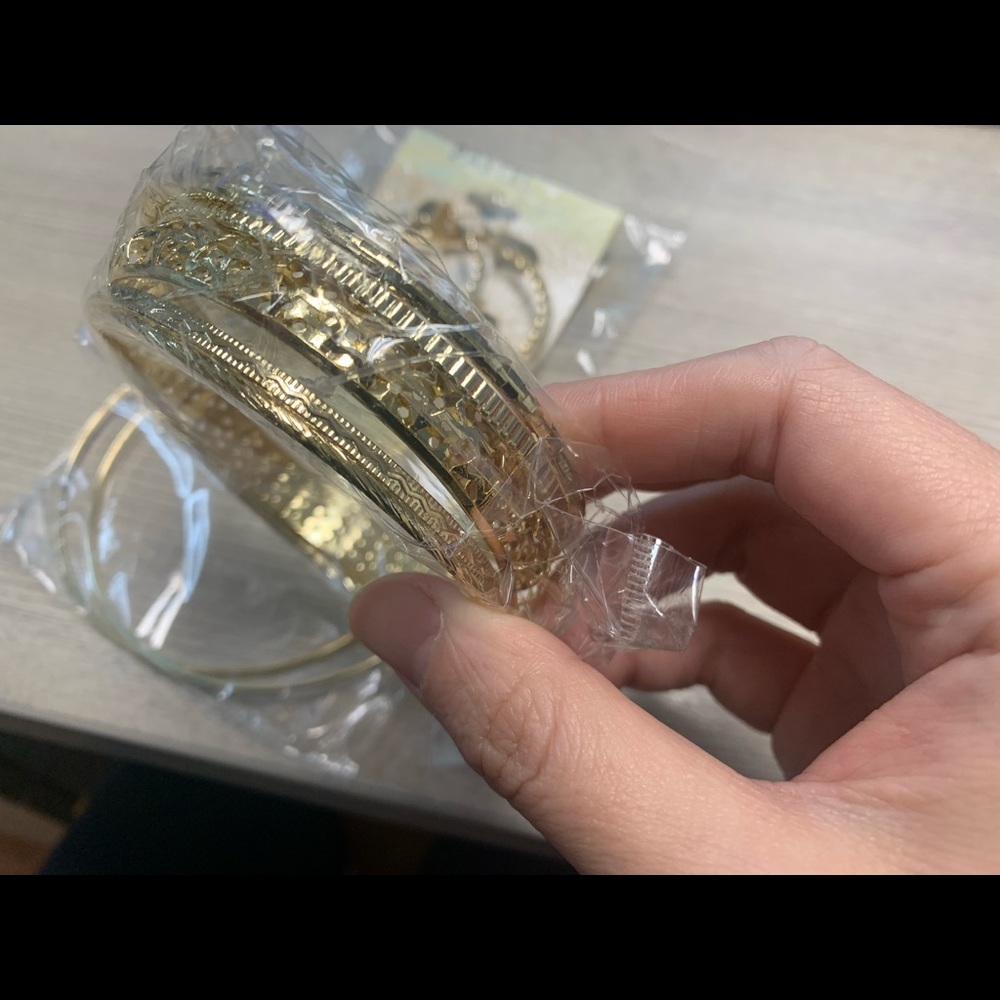 Brand new earrings and bracelet sets - Picture 5 of 5